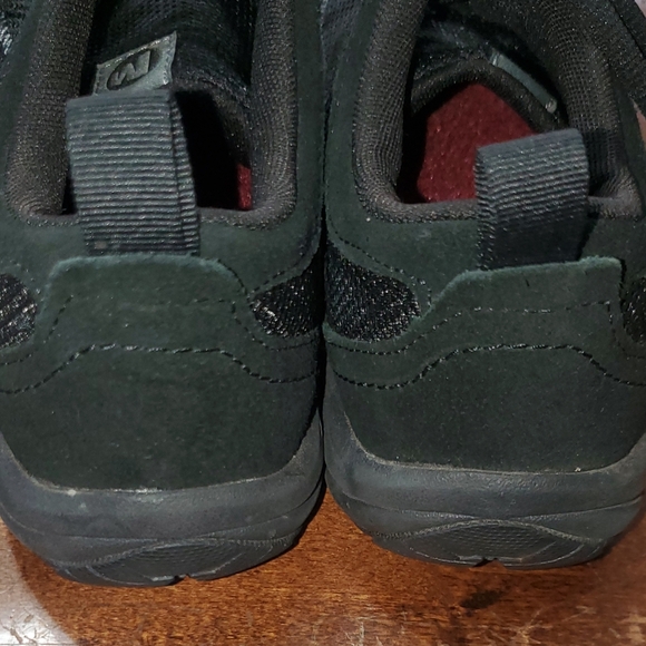 Merrell Black and Red Women's Size 7.5 Sneakers. - Picture 3 of 9
